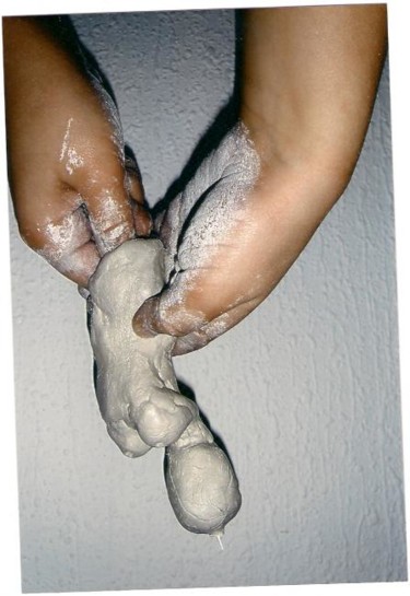 Photographie intitulée "Ses mains" par Mone Popp, Œuvre d'art originale
