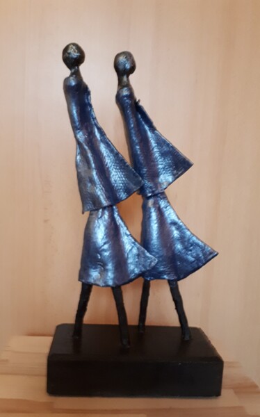 Skulptur mit dem Titel "Dans le vent" von Monique Schoonenburg (MSC), Original-Kunstwerk, Beton