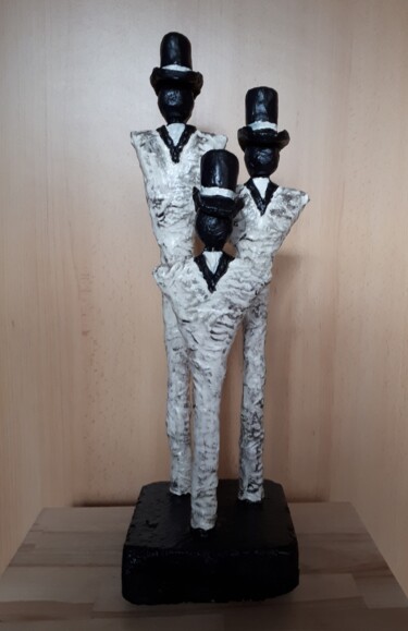 Escultura titulada "Chapeaux "buse"" por Monique Schoonenburg (MSC), Obra de arte original, Hormigón