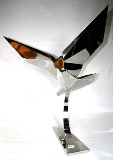 Sculpture titled "Faucon Crécerelle" by Monique Vivian, Original Artwork, Metals