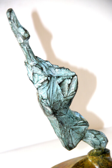 Sculpture titled "Voir le monde à l'e…" by Monique Vivian, Original Artwork, Metals