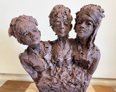 Скульптура под названием "3 têtes" - Monyke Mine-Lamare, Подлинное произведение искусства, Терракота
