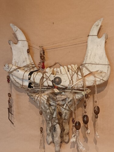Sculpture titled ""Podvaldur"" by Morgane Guenard, Original Artwork, Bone