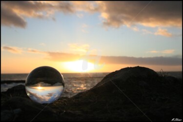 Photographie intitulée "coucher de soleil" par M. Olivier, Œuvre d'art originale