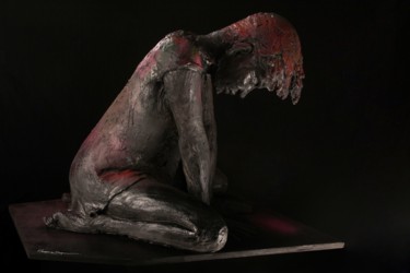 Sculpture intitulée "Post Attentats" par Morgane Daquin, Œuvre d'art originale, Terre cuite