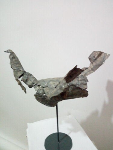 Sculpture titled "COLOMBA" by Morgese Giovanni, Original Artwork, Metals