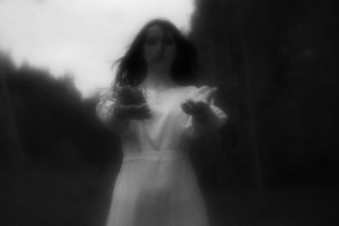 Photographie intitulée "dark girl 2" par Mortilika, Œuvre d'art originale