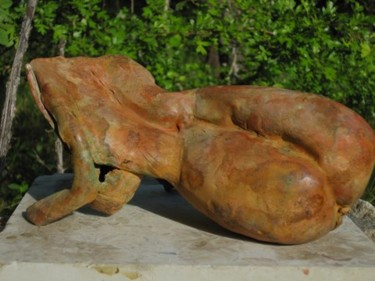 Sculpture titled "FEMME GUEPE" by Michel Moskovtchenko, Original Artwork, Metals
