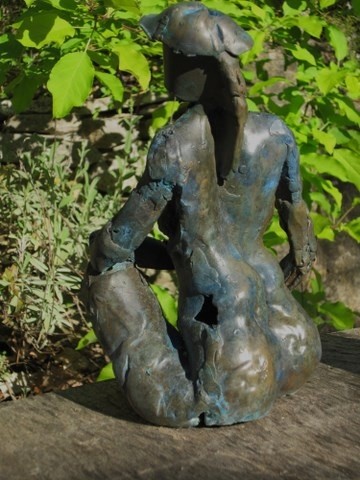 Sculpture titled "FEMME ASSISE A LA T…" by Michel Moskovtchenko, Original Artwork, Metals