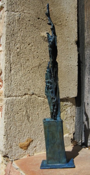 Sculpture titled "LE GRAND CYPRES BLEU" by Michel Moskovtchenko, Original Artwork, Metals