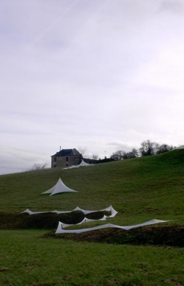 Installation intitulée "Première" par Mr Frog, Œuvre d'art originale, Extérieurs