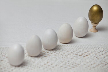 Фотография под названием "Golden egg led by r…" - Mrivserg, Подлинное произведение искусства, Цифровая фотография