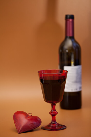 Fotografia intitolato "glass of red wine f…" da Mrivserg, Opera d'arte originale, Fotografia digitale