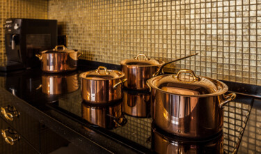 Photographie intitulée "kitchen copper uten…" par Mrivserg, Œuvre d'art originale, Photographie numérique