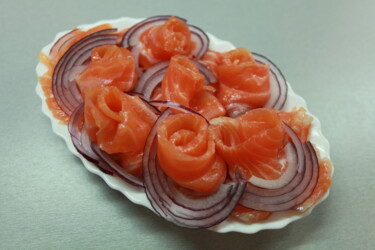 Fotografie mit dem Titel "Slices of salmon wi…" von Mrivserg, Original-Kunstwerk, Digitale Fotografie