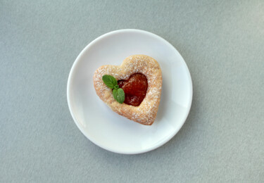 Photographie intitulée "heart cookies on a…" par Mrivserg, Œuvre d'art originale, Photographie numérique