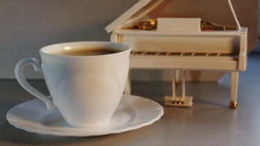 Photographie intitulée "coffee break, a cup…" par Mrivserg, Œuvre d'art originale, Photographie numérique