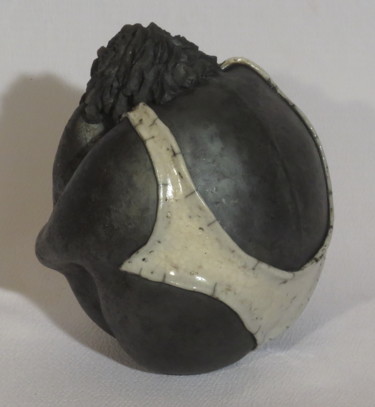 Sculpture titled "Femme Boule Raku ma…" by Muriel Frier-Gouron, Original Artwork, Ceramics