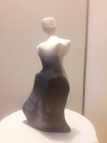 Scultura intitolato "Silhouette féminine" da Muriel Frier-Gouron, Opera d'arte originale, Ceramica