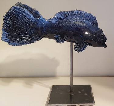 Escultura titulada "Poisson bleu II" por Muriel Mougeolle, Obra de arte original, Cerámica