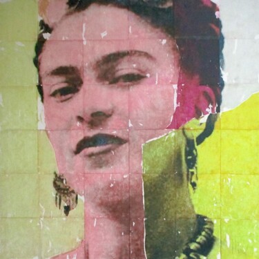 Collages getiteld "Frida, Pop 1" door Marian Williams, Origineel Kunstwerk, Collages Gemonteerd op Frame voor houten brancard