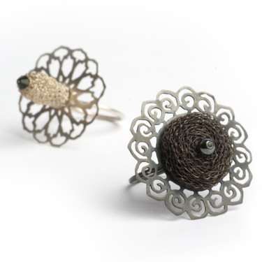 Design / Projektowanie użytkowe zatytułowany „Arabesken ringen /…” autorstwa Myra Cervenka, Oryginalna praca, Biżuteria