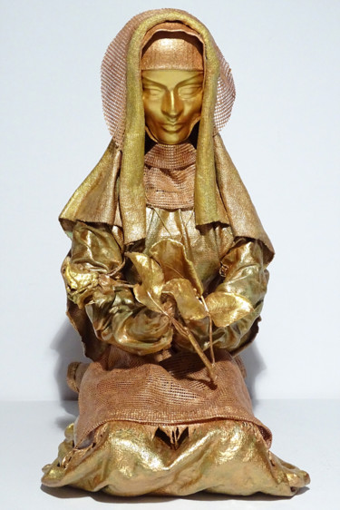 Skulptur mit dem Titel "Frau mit Rose" von Myrthyra, Original-Kunstwerk, Gemischte Medien
