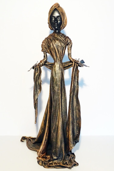 Frau mit Schmetterlingen Skulptur mit dem Titel "Frau mit Schmetterl…" von Myrthyra, Original-Kunstwerk, Gips