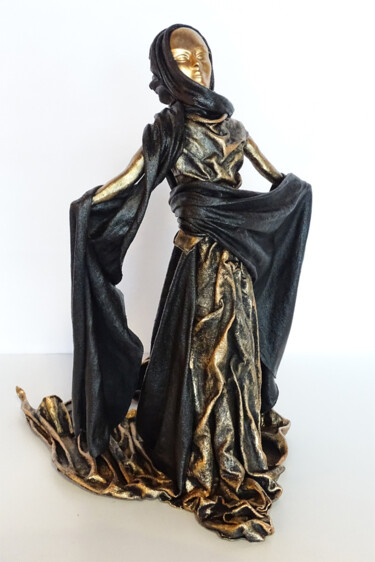 Sculpture titled "Im Wind" by Myrthyra, Original Artwork, Fabric