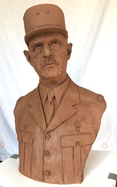 Sculpture intitulée "Le général de Gaulle" par Nacera Kaïnou, Œuvre d'art originale, Terre cuite