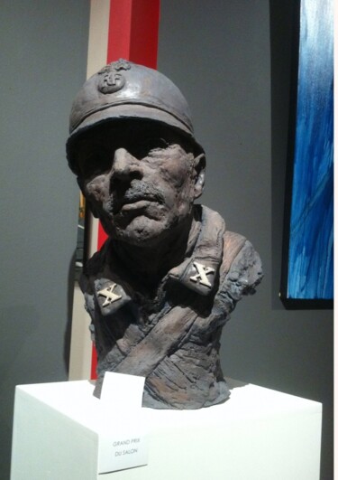 Sculpture titled "Le Soldat Inconnu" by Nacera Kaïnou, Original Artwork, Terra cotta