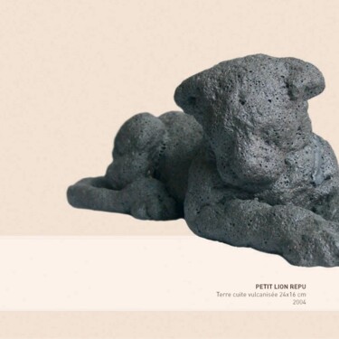 Sculpture intitulée "Petit lion repus" par Kainou, Œuvre d'art originale, Terre cuite