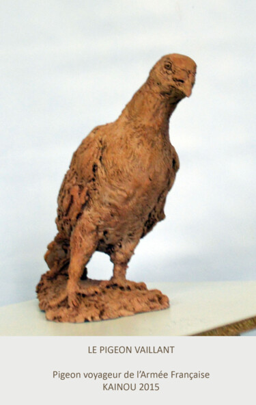Sculpture intitulée "Le Pigeon Vaillant" par Kainou, Œuvre d'art originale, Terre cuite