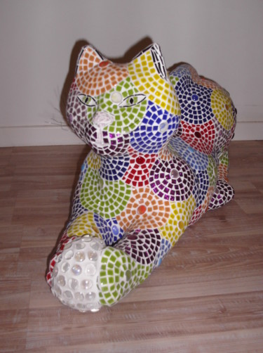 Sculpture titled "chat jouant avec un…" by Nadege Gesvres, Original Artwork, Mixed Media