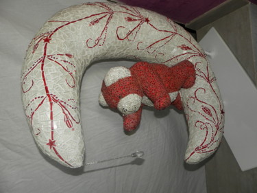 Sculpture intitulée "Petit ourson sur lu…" par Nadege Gesvres, Œuvre d'art originale, Mosaïque