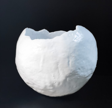 Diseño titulada "White Amaryllis Cer…" por Nadia Ardis, Obra de arte original, Arte de mesa