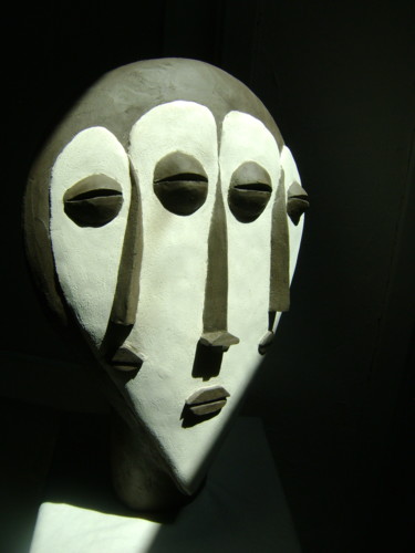 Sculpture titled "Masque-sculpture à…" by Nadine Trescartes (fildefériste), Original Artwork, Terra cotta