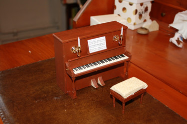 Sculpture titled "Piano droit miniatu…" by Nadine Wandel, Original Artwork, Wood