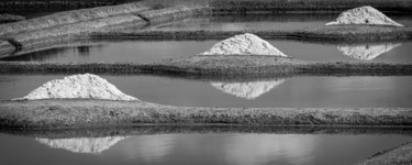 Photographie intitulée "SEL 007 - Tas de sel" par Naep, Œuvre d'art originale, Photographie numérique