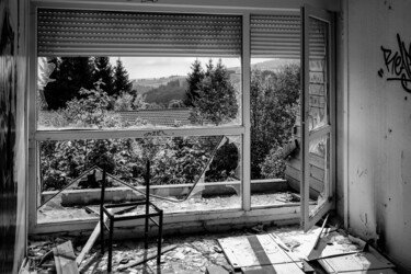 URBEX 011 - Chambre avec vue Photographie intitulée "URBEX 011 - Chambre…" par Naep, Œuvre d'art originale, Photographie numérique