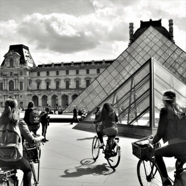 Fotografie mit dem Titel "le Louvre" von Nana Plamadeala-Kiritchenko, Original-Kunstwerk, Manipulierte Fotografie