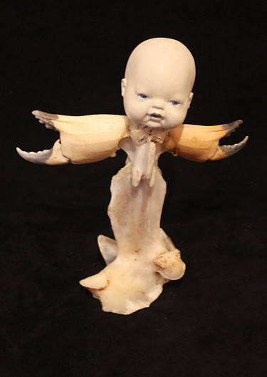 Skulptur mit dem Titel "Bébé Cancer" von Nancy Cardinal, Original-Kunstwerk, Gemischte Medien