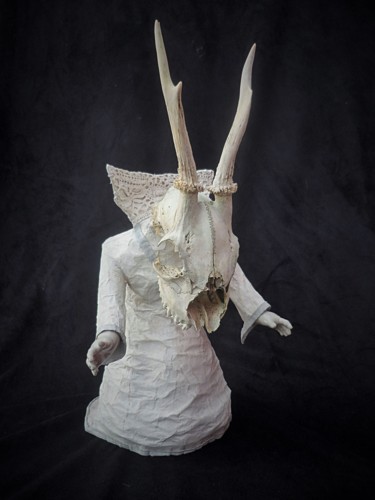 Skulptur mit dem Titel "La guérisseuse" von Nancy Cardinal, Original-Kunstwerk, Gemischte Medien