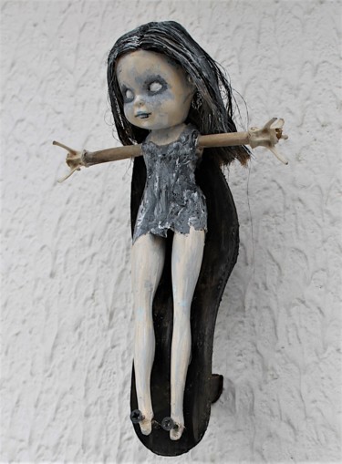 Skulptur mit dem Titel "Th exorchrist" von Nancy Cardinal, Original-Kunstwerk, Holz