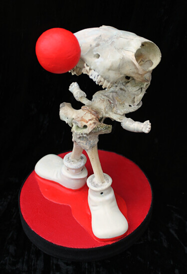 Rzeźba zatytułowany „Mickey M'Os” autorstwa Nancy Cardinal, Oryginalna praca, Kość