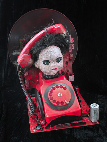 Escultura intitulada "Le téléphone rouge" por Nancy Cardinal, Obras de arte originais, Plástico