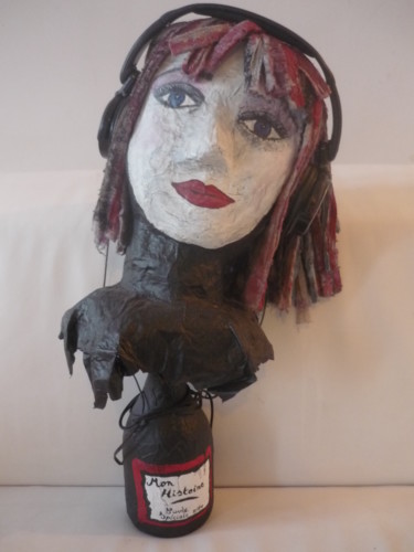 Sculpture intitulée "Cuvée 2014" par Nancy Cardinal, Œuvre d'art originale, Papier mâché