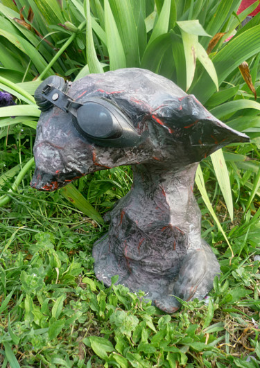 Skulptur mit dem Titel "Vilain gobelin" von Nancy Cardinal, Original-Kunstwerk, Papier maché