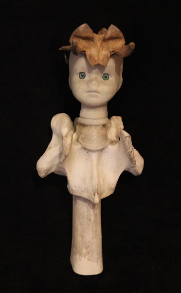 Sculpture intitulée "Poupée os" par Nancy Cardinal, Œuvre d'art originale, Techniques mixtes