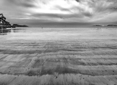 Photographie intitulée "plage de Dinard" par Nasrine Safa Gandour, Œuvre d'art originale, Photographie numérique